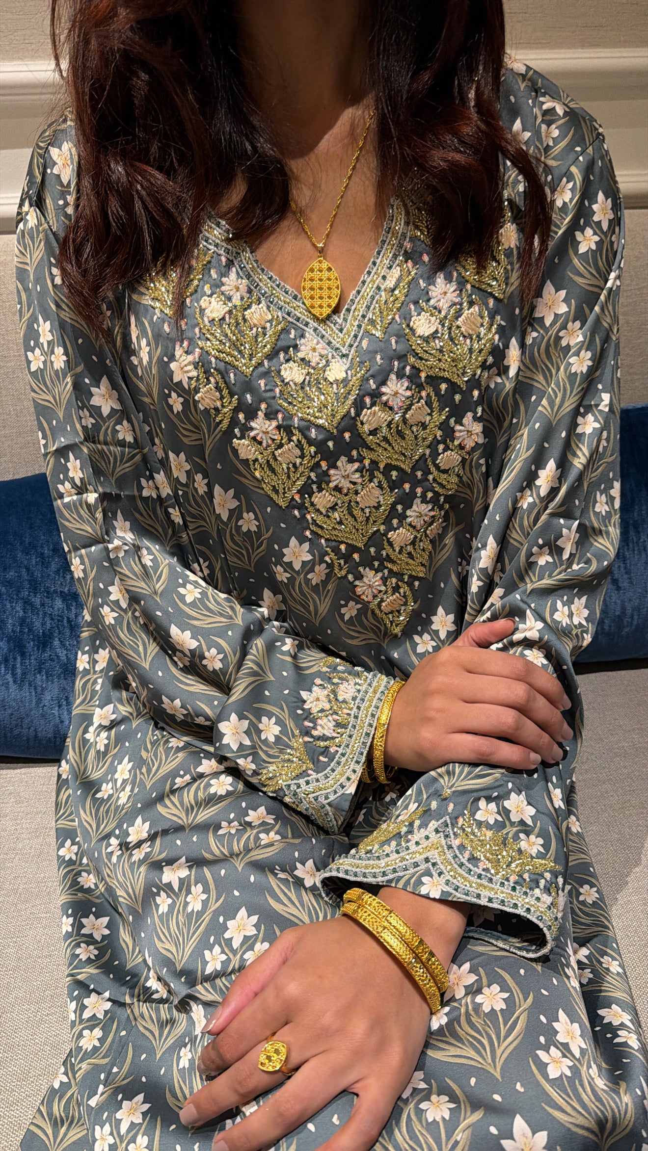 Makhaweer Brodé Gris-Bleu – Soie Italienne