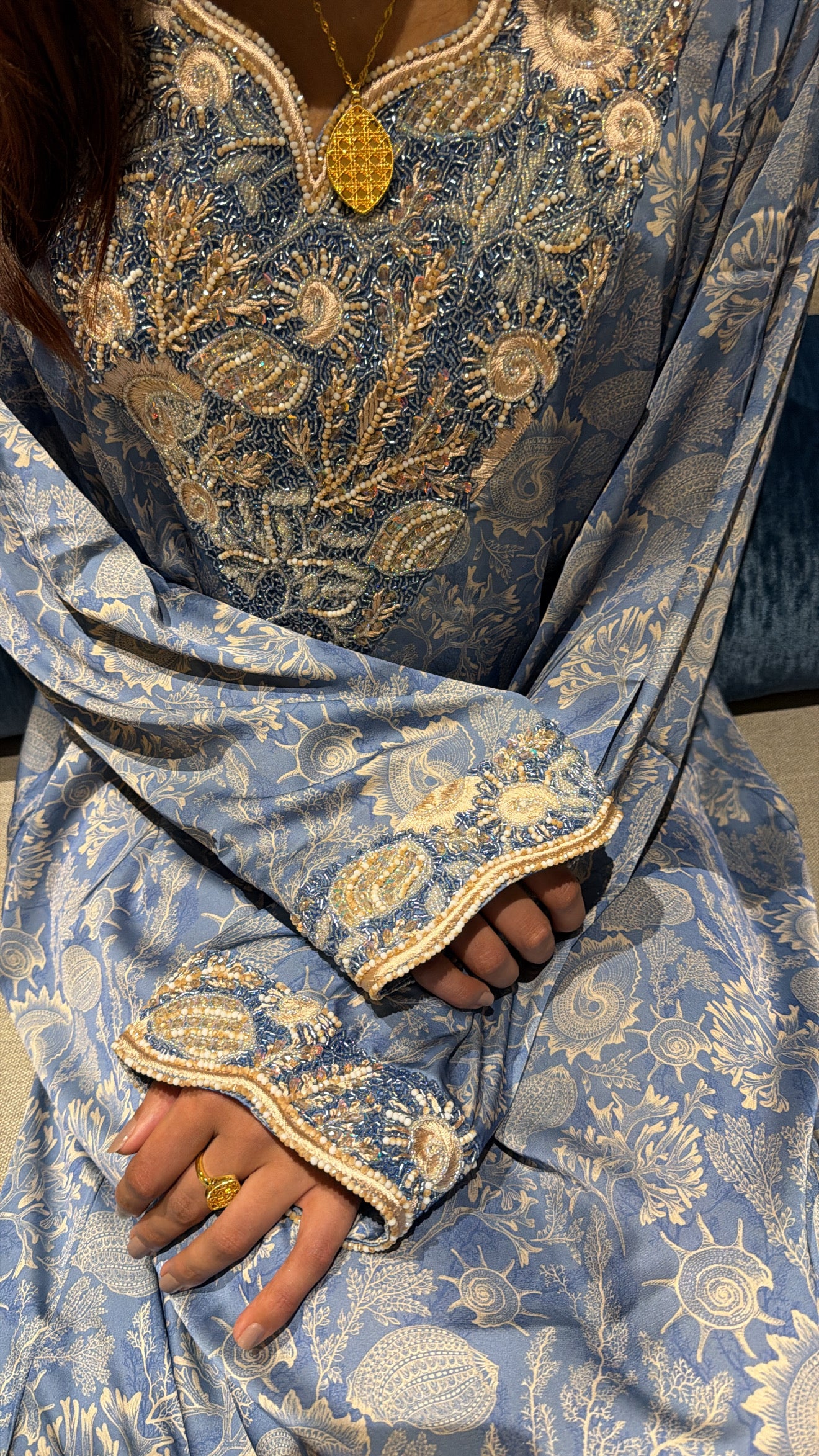 Makhaweer Brodé Gris-Bleu Perlé – Soie Italienne
