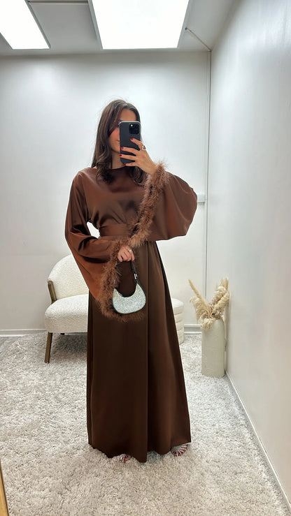 Abaya à plumes en satin dana Miss Chadou