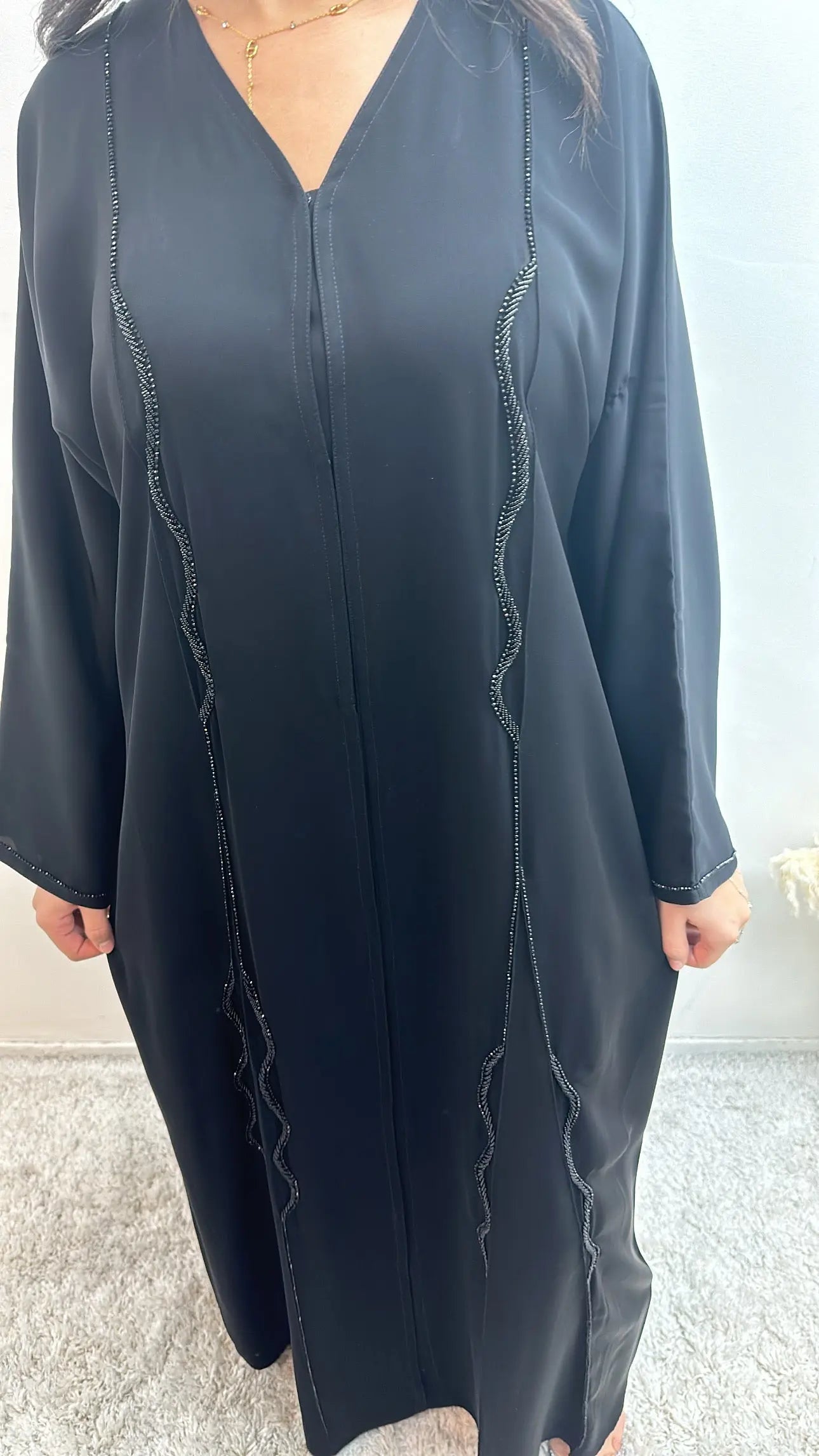 ABAYA DUBAI EN NIDHA CORÉEN Mana