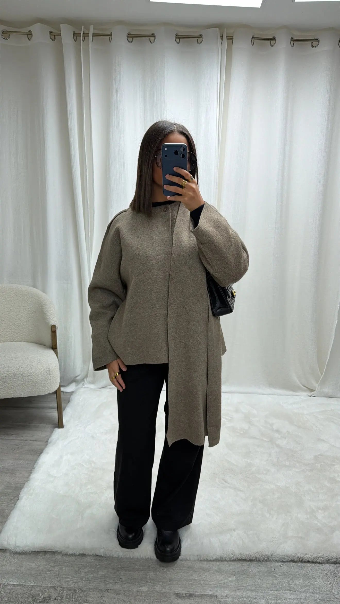 Cardigan Cape Premium en Laine avec Écharpe Intégrée – Coupe Asymétrique MissChadou