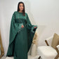 ROBE ABAYA À PLUMES EN SATIN À CAPE AVEC CEINTURE À LA TAILLE VERTE ÉMERAUDE DINA