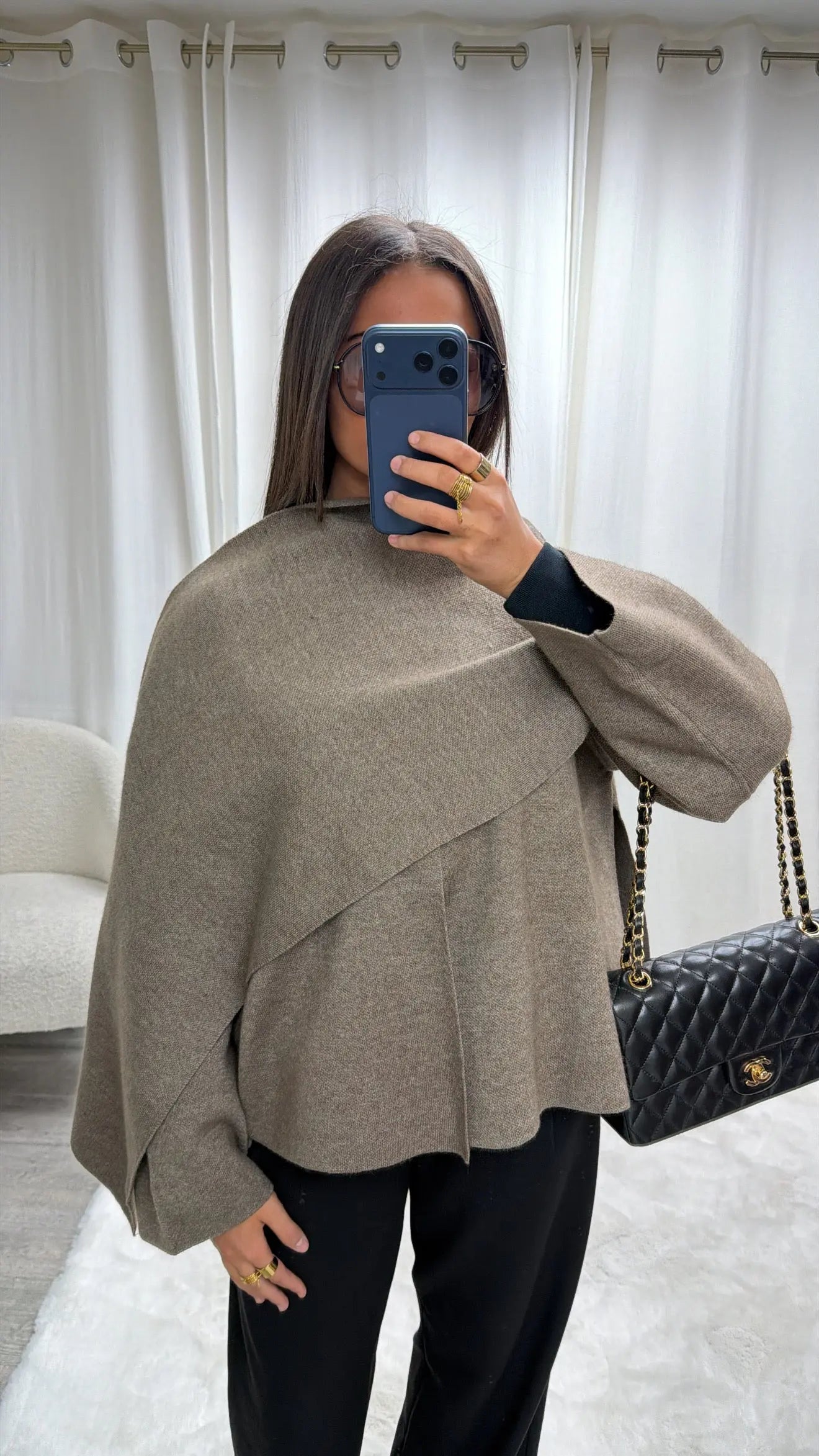 Cardigan Cape Premium en Laine avec Écharpe Intégrée – Coupe Asymétrique MissChadou