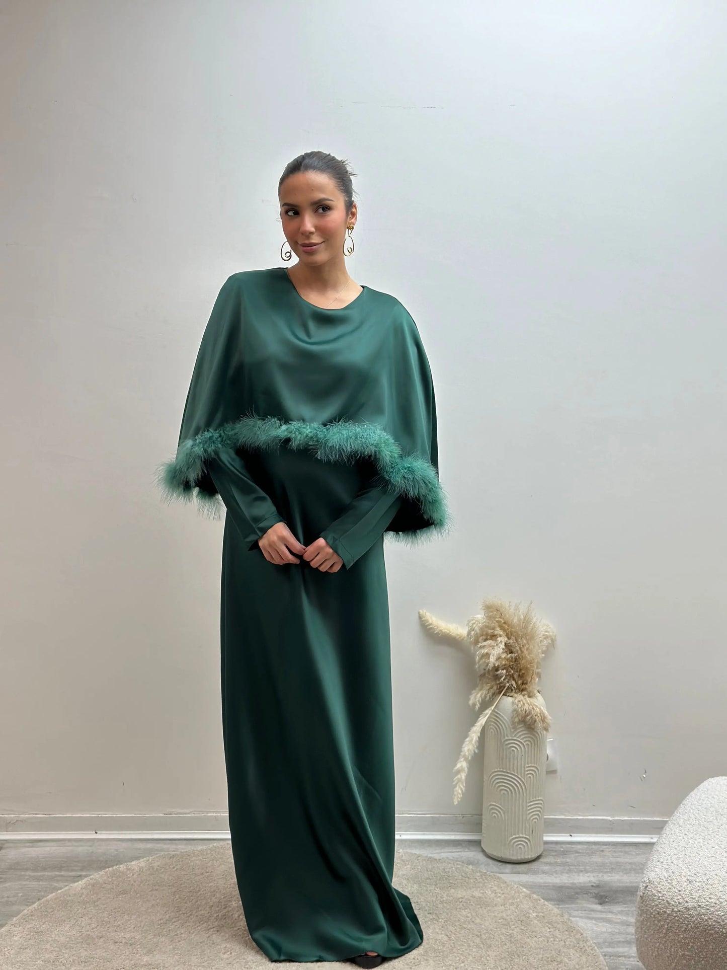 Robe à plumes en satin Emely Miss Chadou