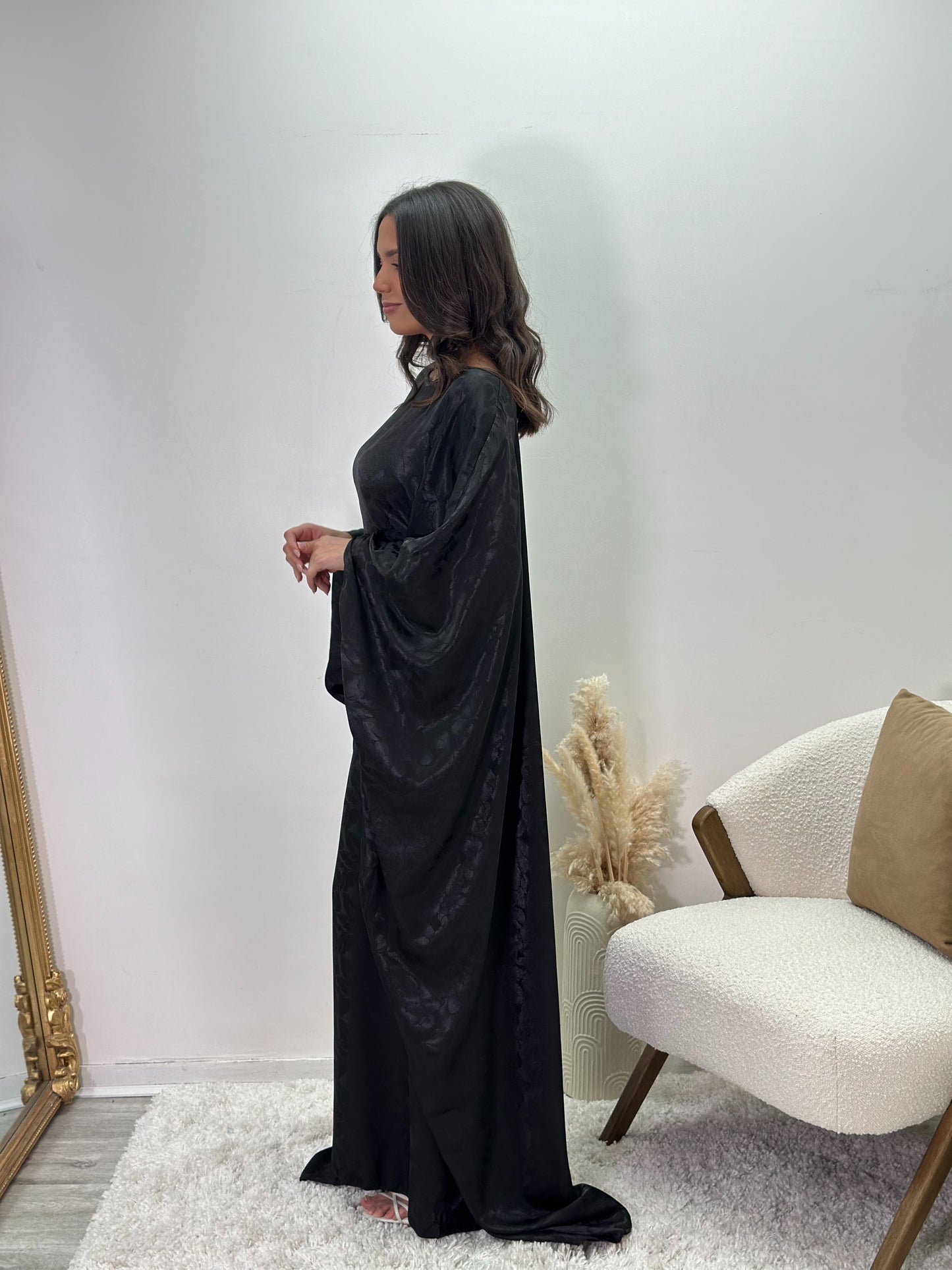 Abaya noire à manches chauves-souris racha