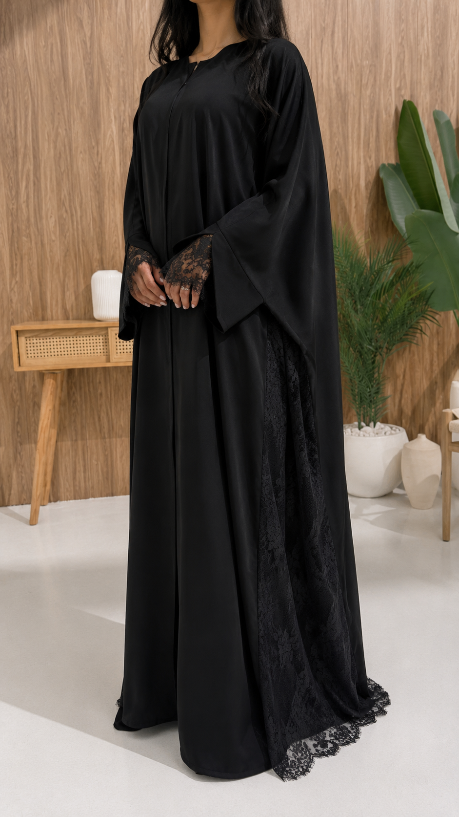 Détail dentelle col manches kimono Lulwa noir – Miss Chadou atelier Dubai
