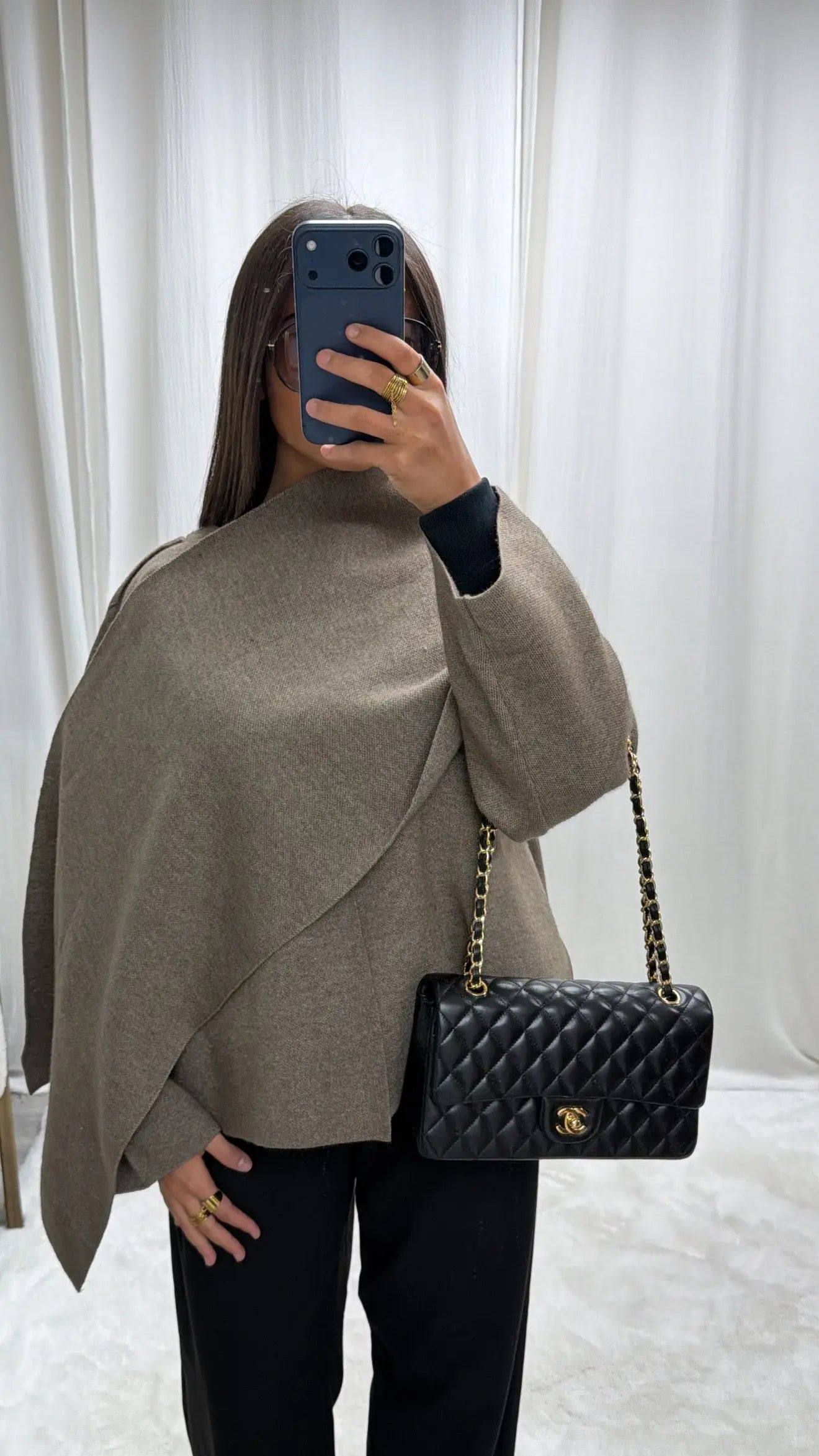 Cardigan Cape Premium en Laine avec Écharpe Intégrée – Coupe Asymétrique MissChadou