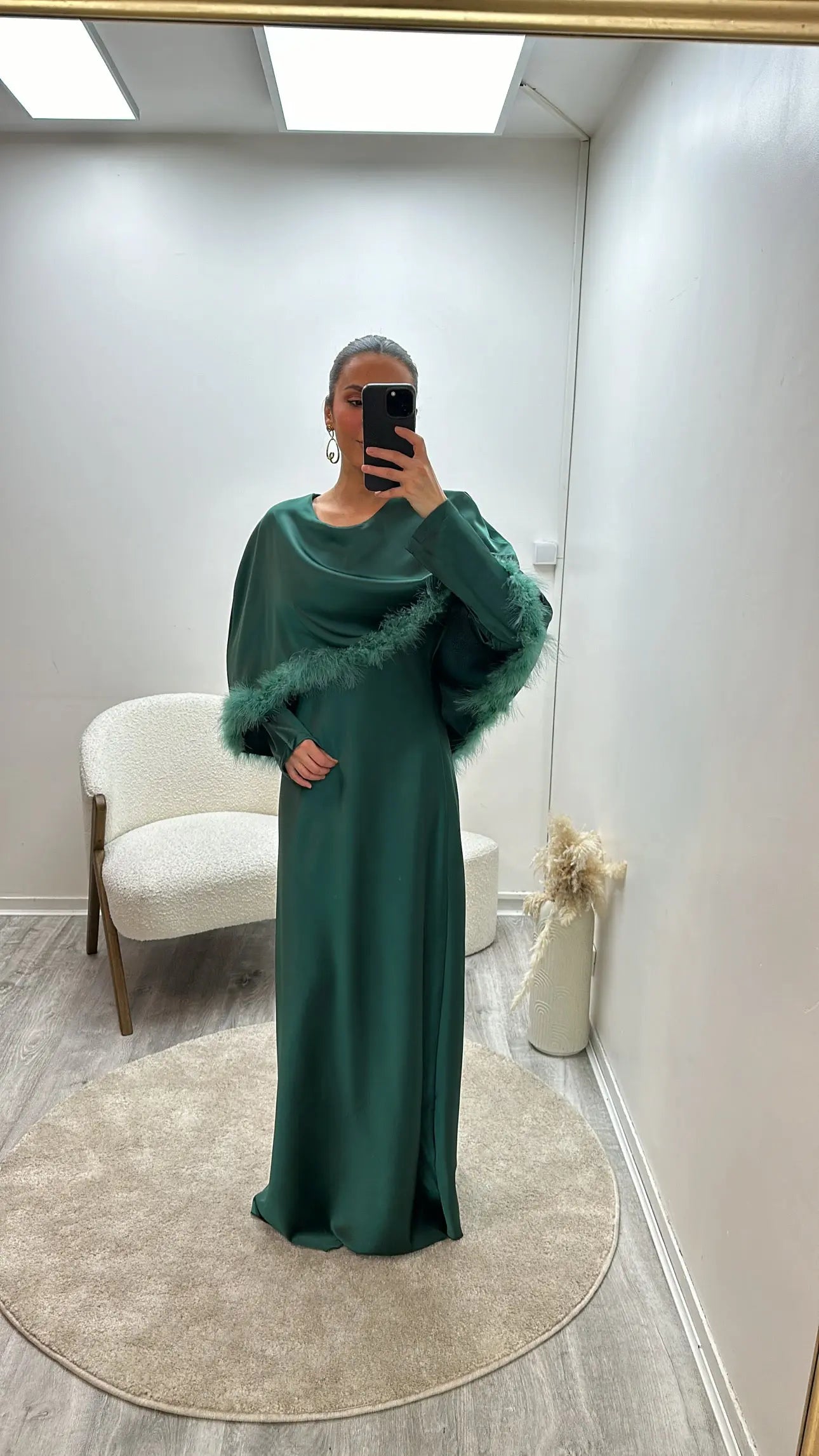 Robe à plumes en satin Emely Miss Chadou