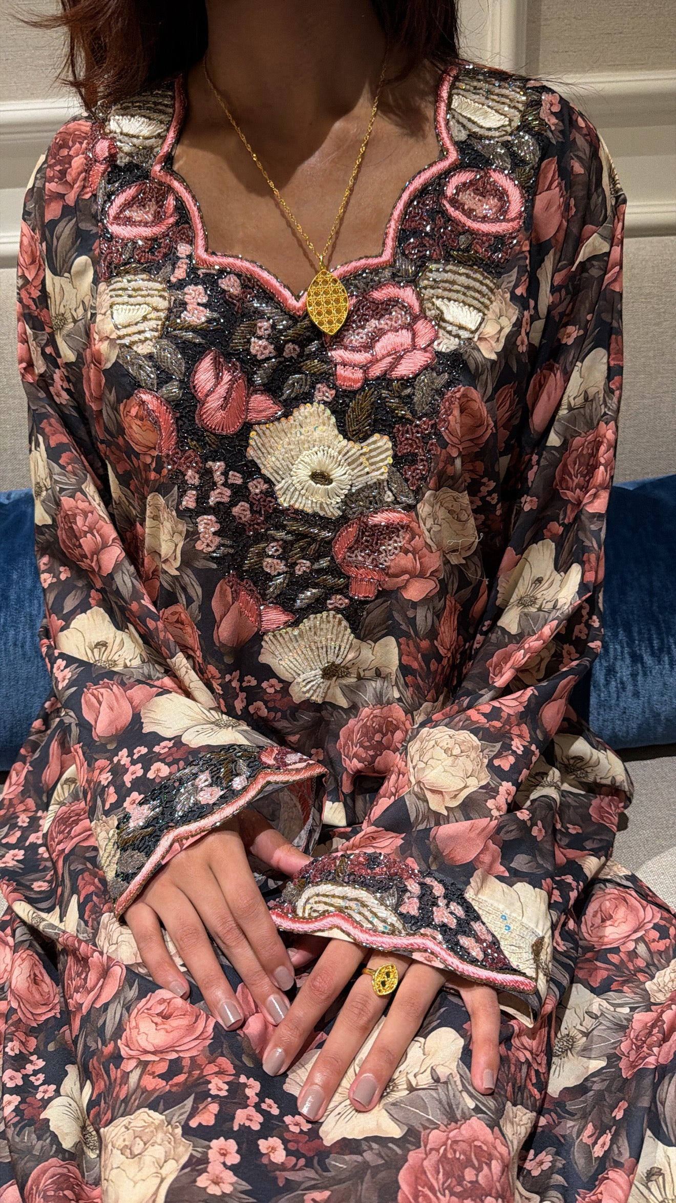 Makhaweer Brodé Noir Fleuri Rose – Coton Premium