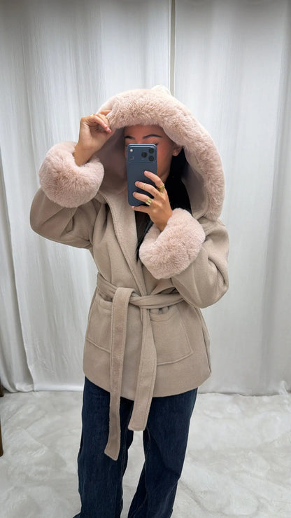 Manteau Fausse Fourrure  – Beige Rosé MissChadou