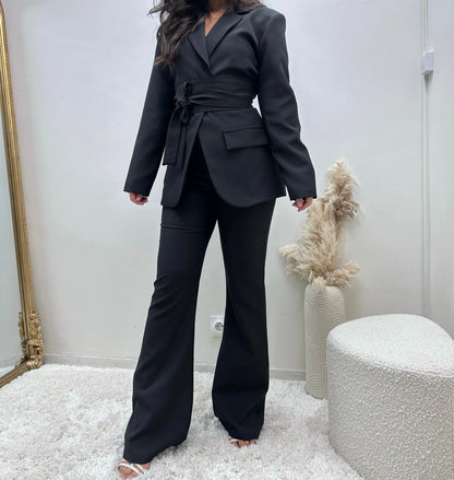 SUIT SET WITH WIDE BELT AND BLACK JADA PANTS