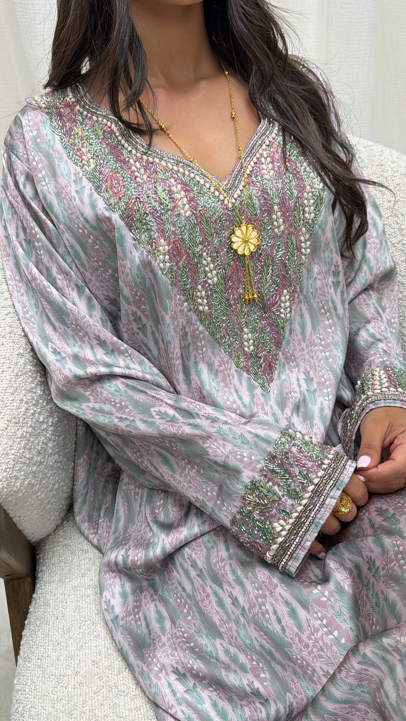 Makhaweer soie italienne imprimé feuillage pastel, coupe oversize brodée main — Miss Chadou