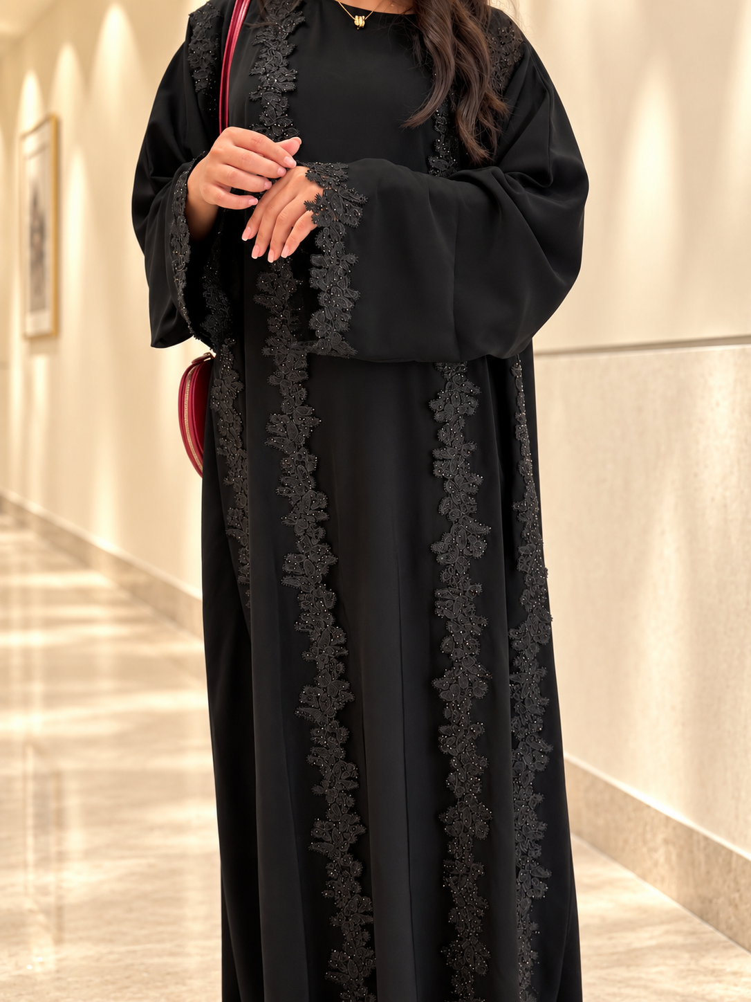 Kimono Mirdif noir cousu main dans notre atelier à Dubai