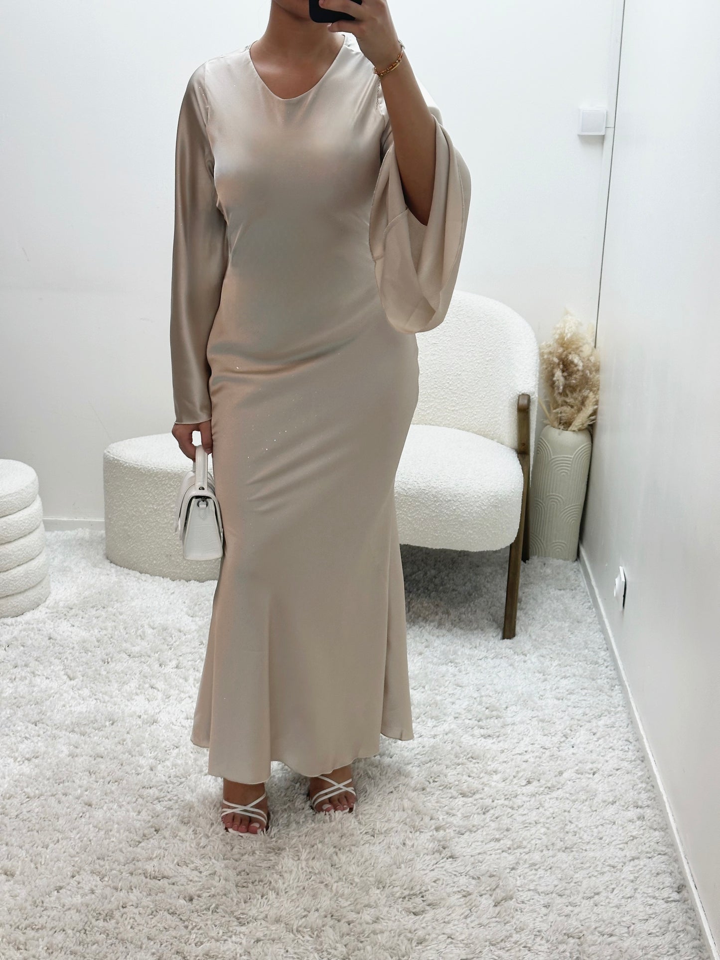 Robe beige en satin à Paillettes Ella