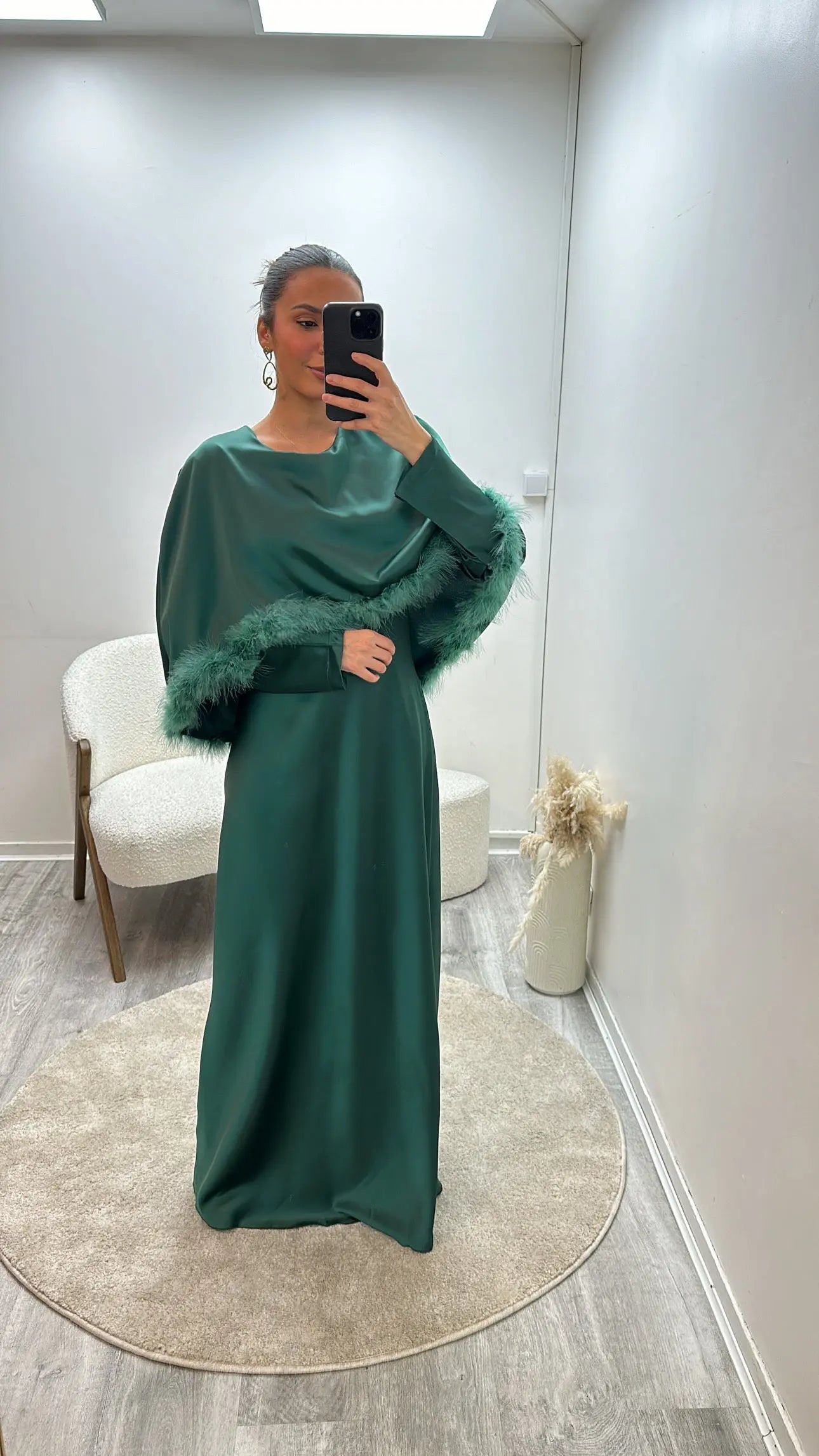 Robe à plumes en satin Emely Miss Chadou