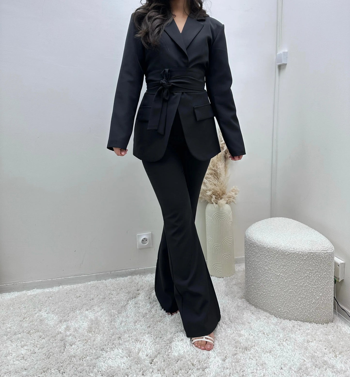 SUIT SET WITH WIDE BELT AND BLACK JADA PANTS