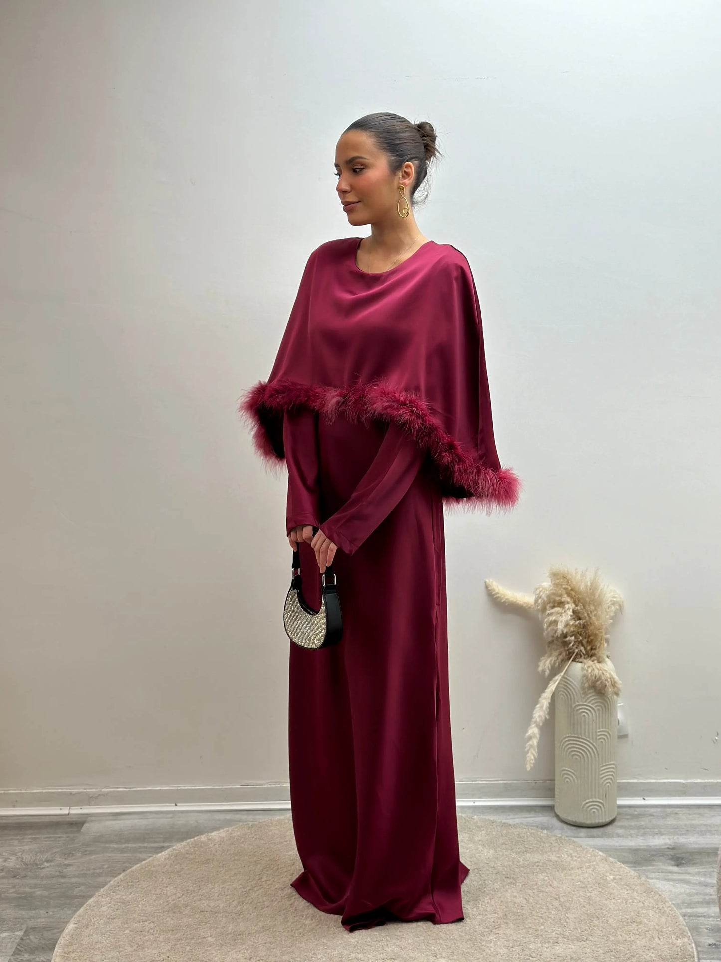 Robe à plumes en satin Emely Miss Chadou