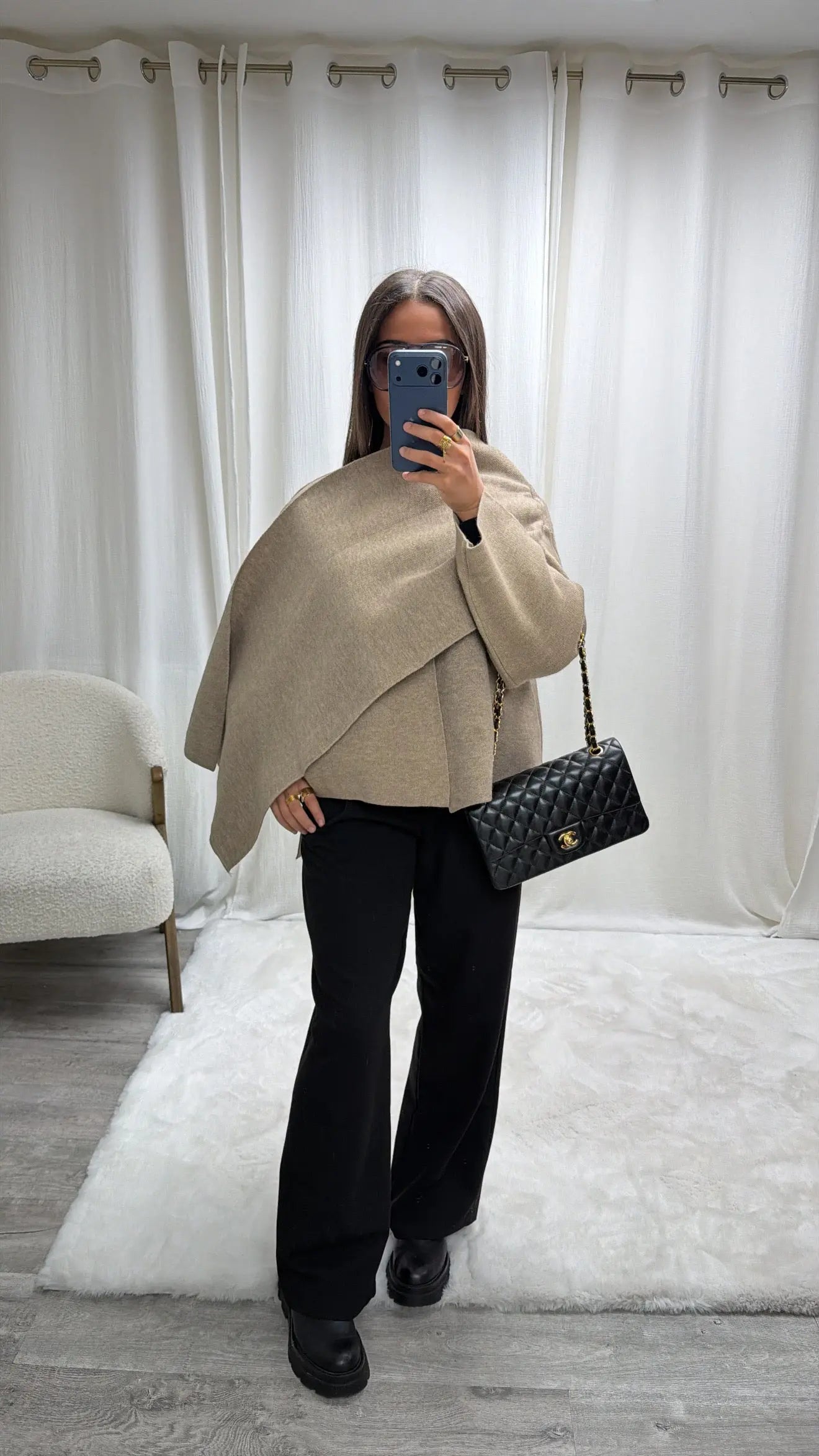 Cardigan Cape Premium en Laine avec Écharpe Intégrée – Coupe Asymétrique MissChadou