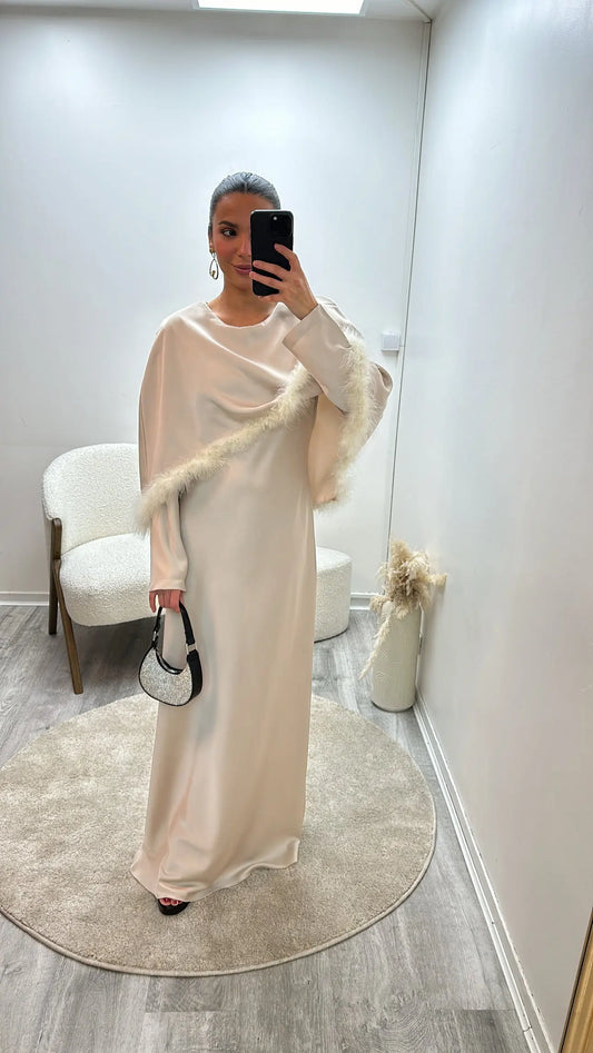 Robe à plumes en satin Emely Miss Chadou