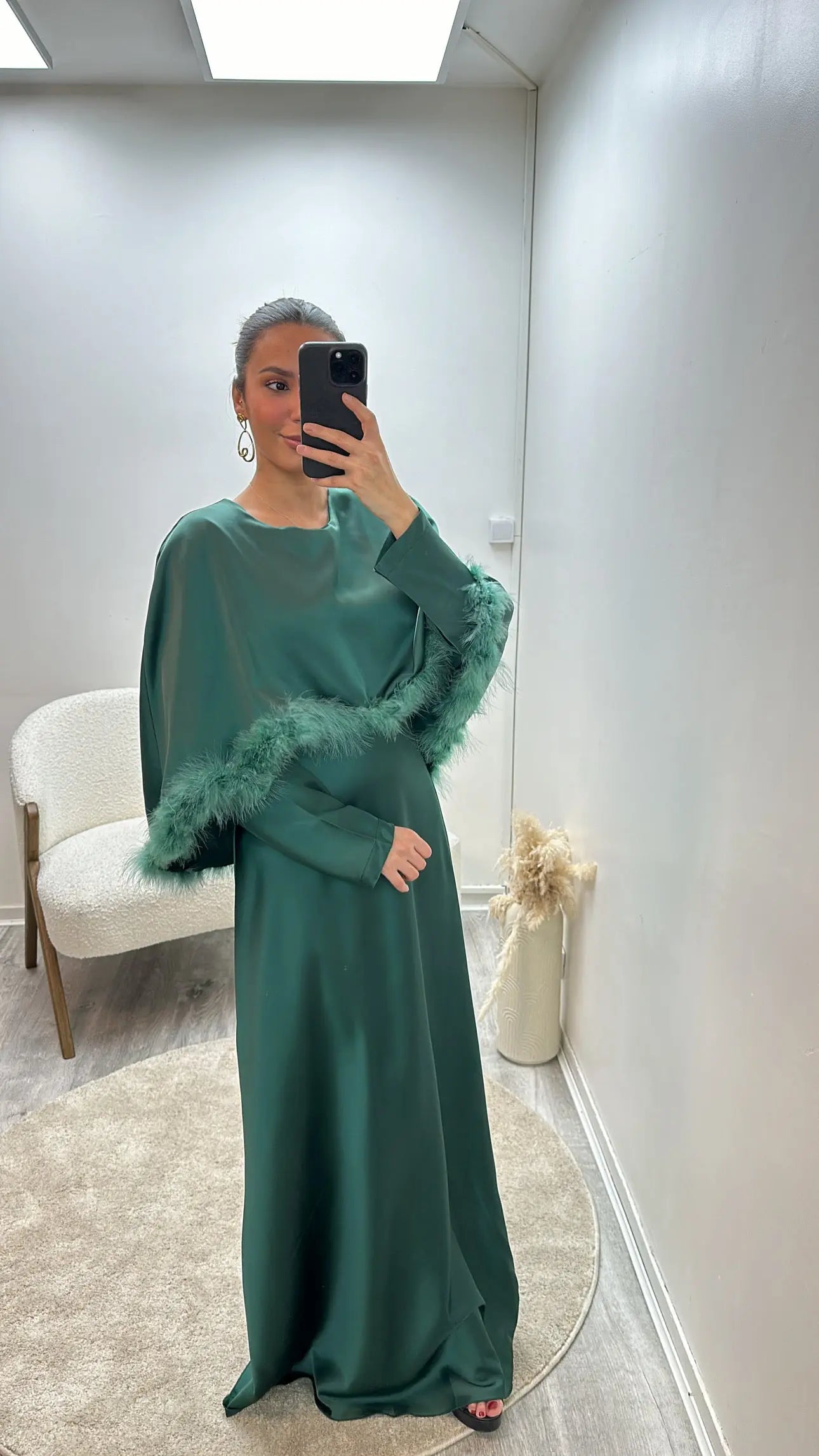 Robe à plumes en satin Emely Miss Chadou