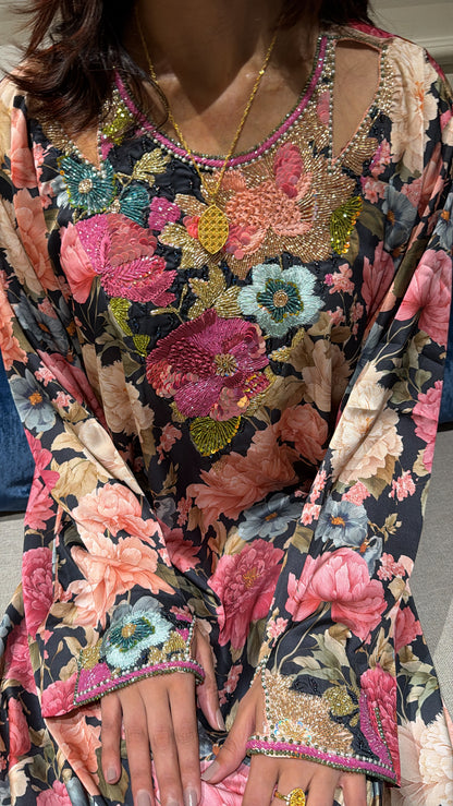 Makhaweer Brodé Noir Bouquet Multicolore – Soie Italienne