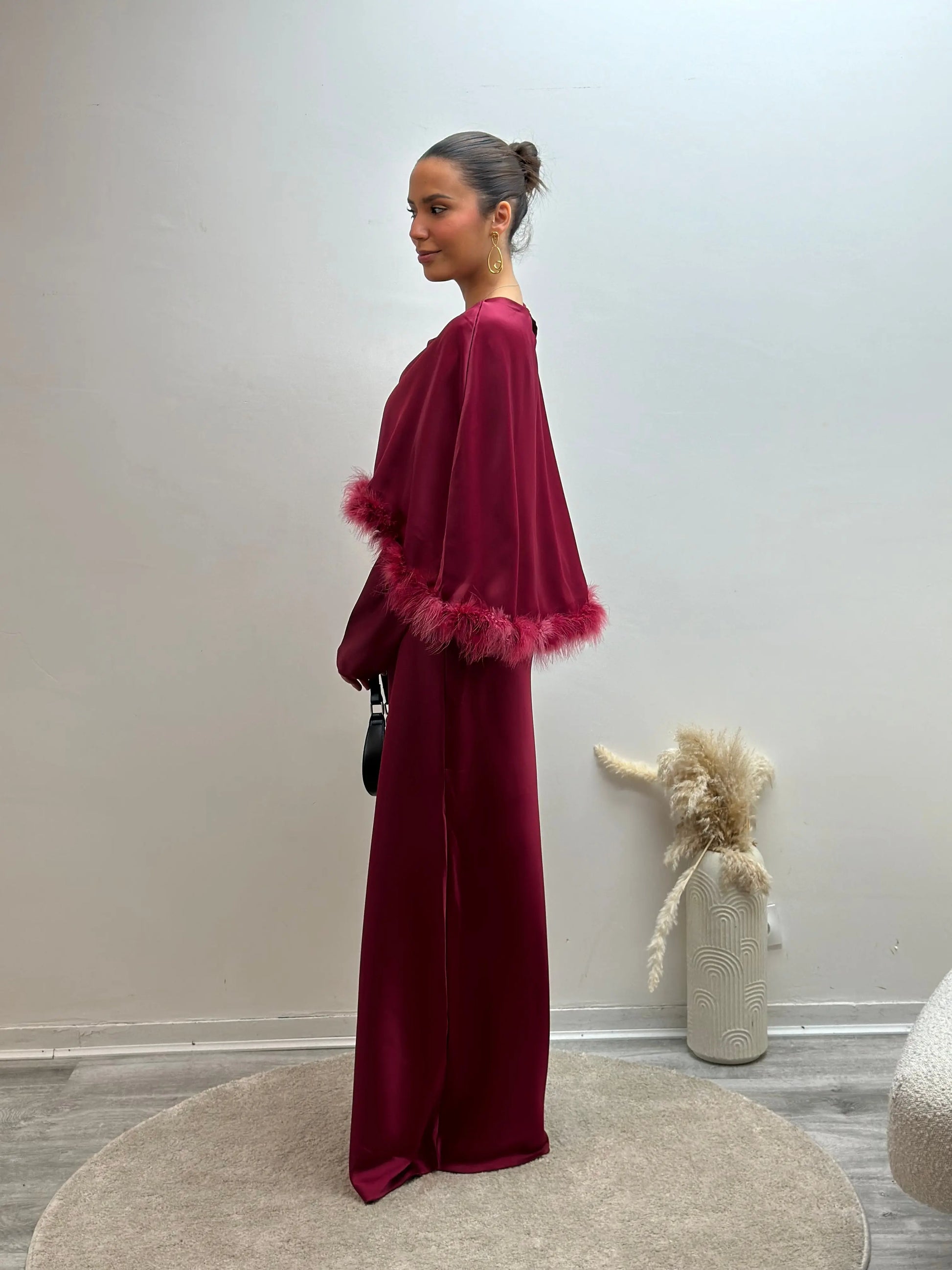 Robe à plumes en satin Emely Miss Chadou