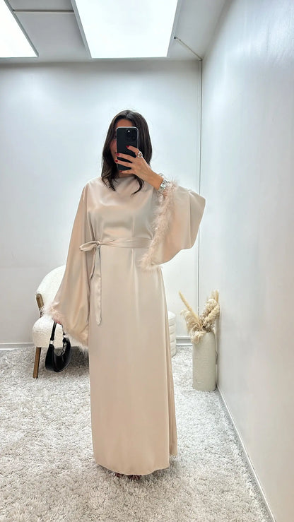 Abaya à plumes en satin dana Miss Chadou