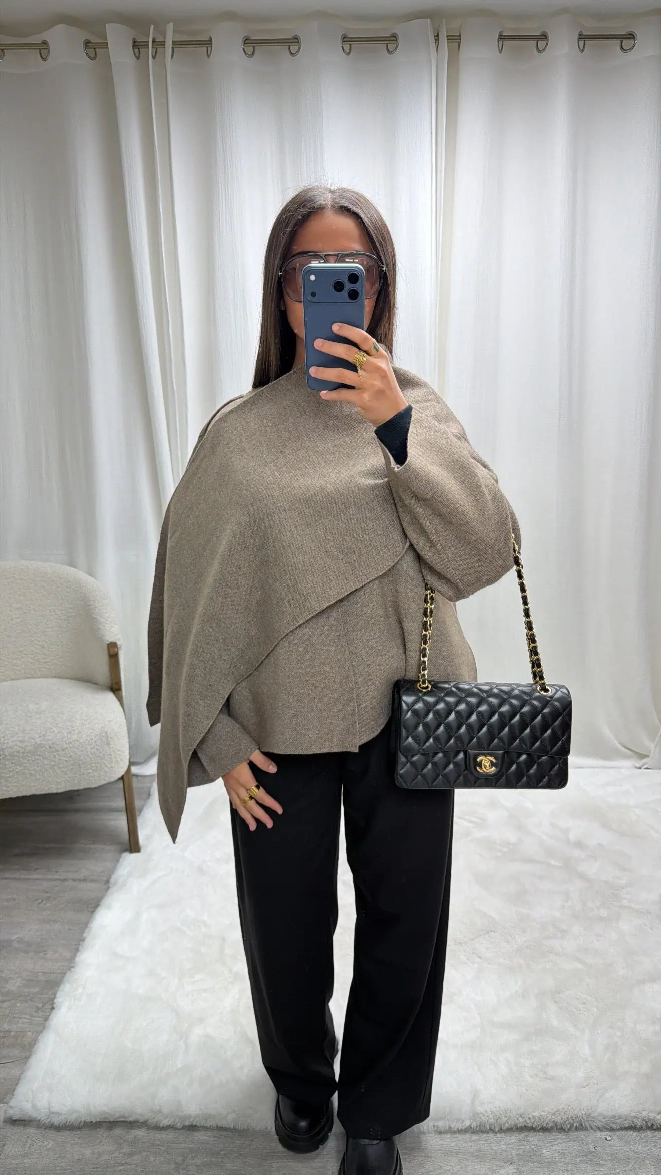 Cardigan Cape Premium en Laine avec Écharpe Intégrée – Coupe Asymétrique MissChadou