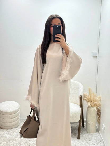 Abaya à plumes en satin dana