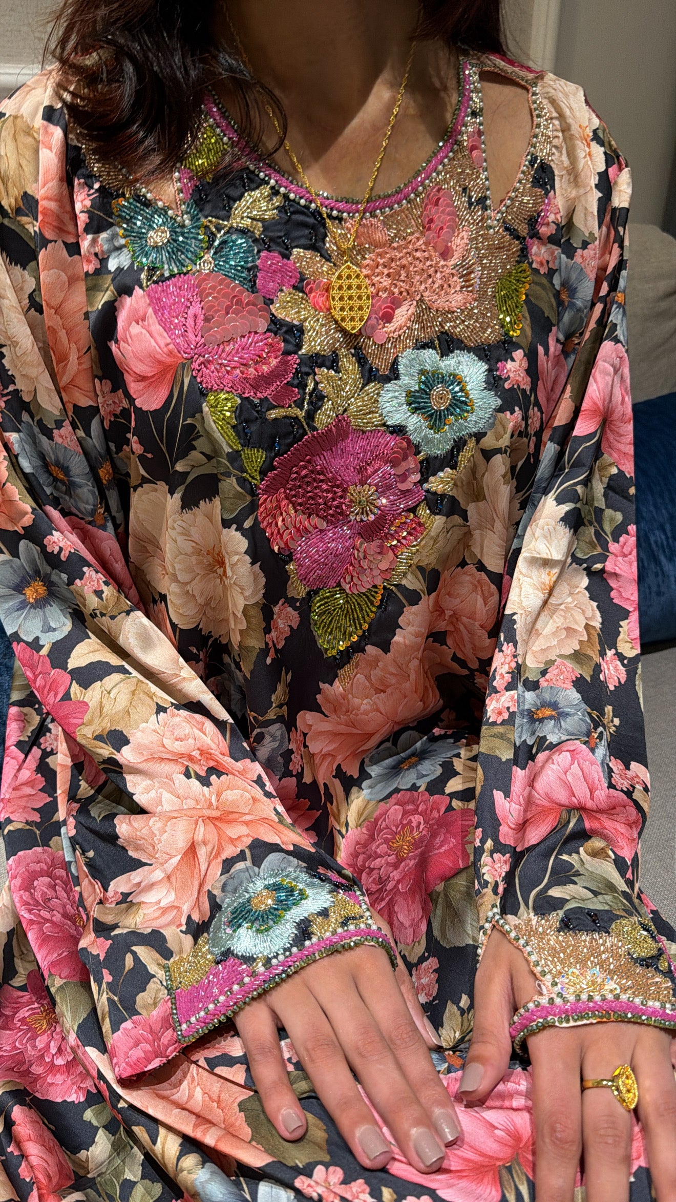 Makhaweer Brodé Noir Bouquet Multicolore – Soie Italienne