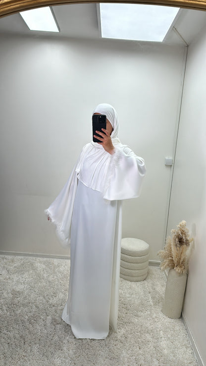 Abaya blanche à plumes en satin dana