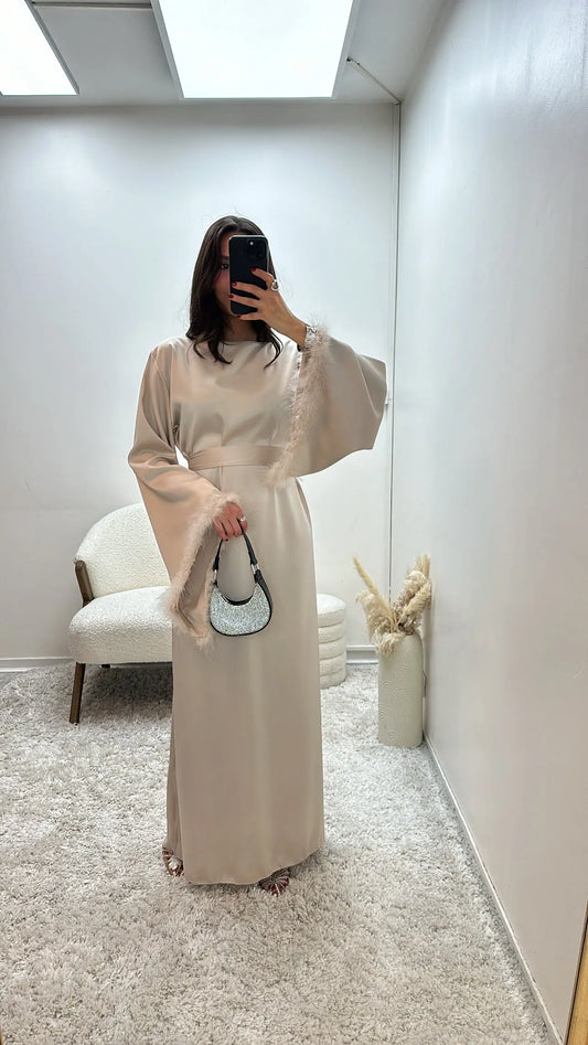 Abaya à plumes en satin dana Miss Chadou