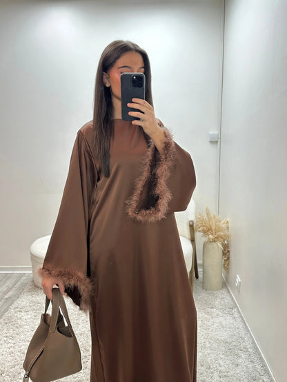 Abaya à plumes en satin dana