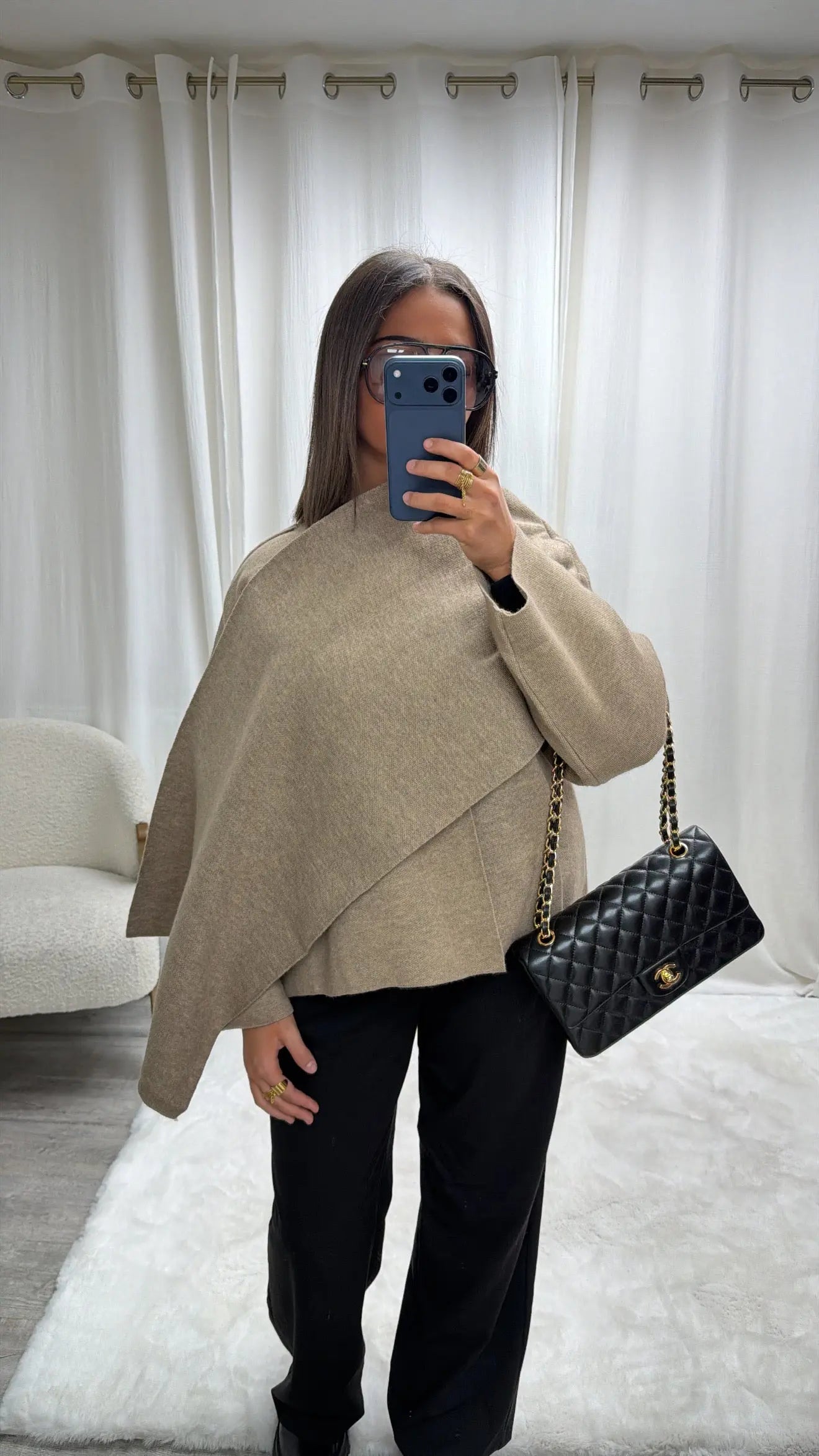 Cardigan Cape Premium en Laine avec Écharpe Intégrée – Coupe Asymétrique MissChadou