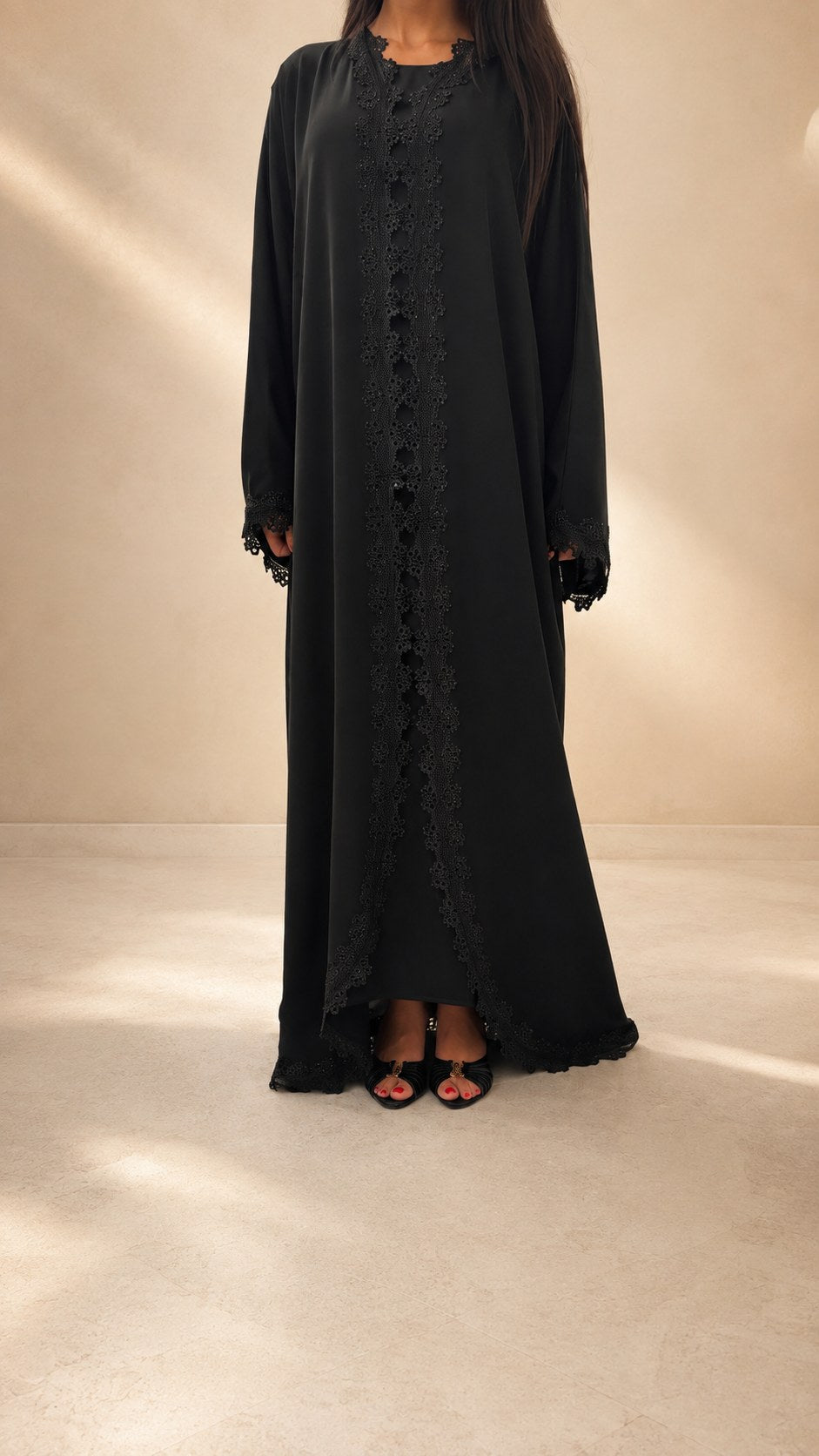 Abaya kimono noire Al Wasl à boutons pression cachés, ouverture sur toute la hauteur