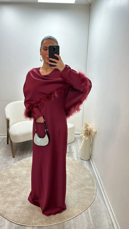 Robe à plumes en satin Emely Miss Chadou