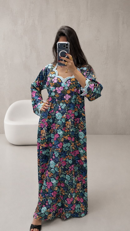 Robe traditionnelle émiratie bleu nuit, coupe oversize et manches larges – Miss Chadou
