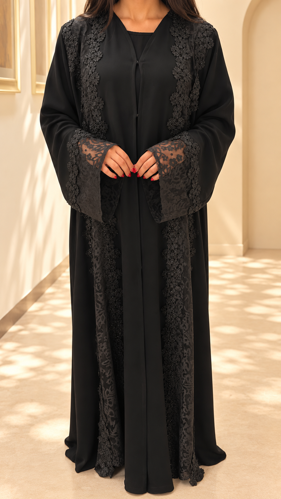 Abaya Al Manarah noire cousue main dans notre atelier à Dubai