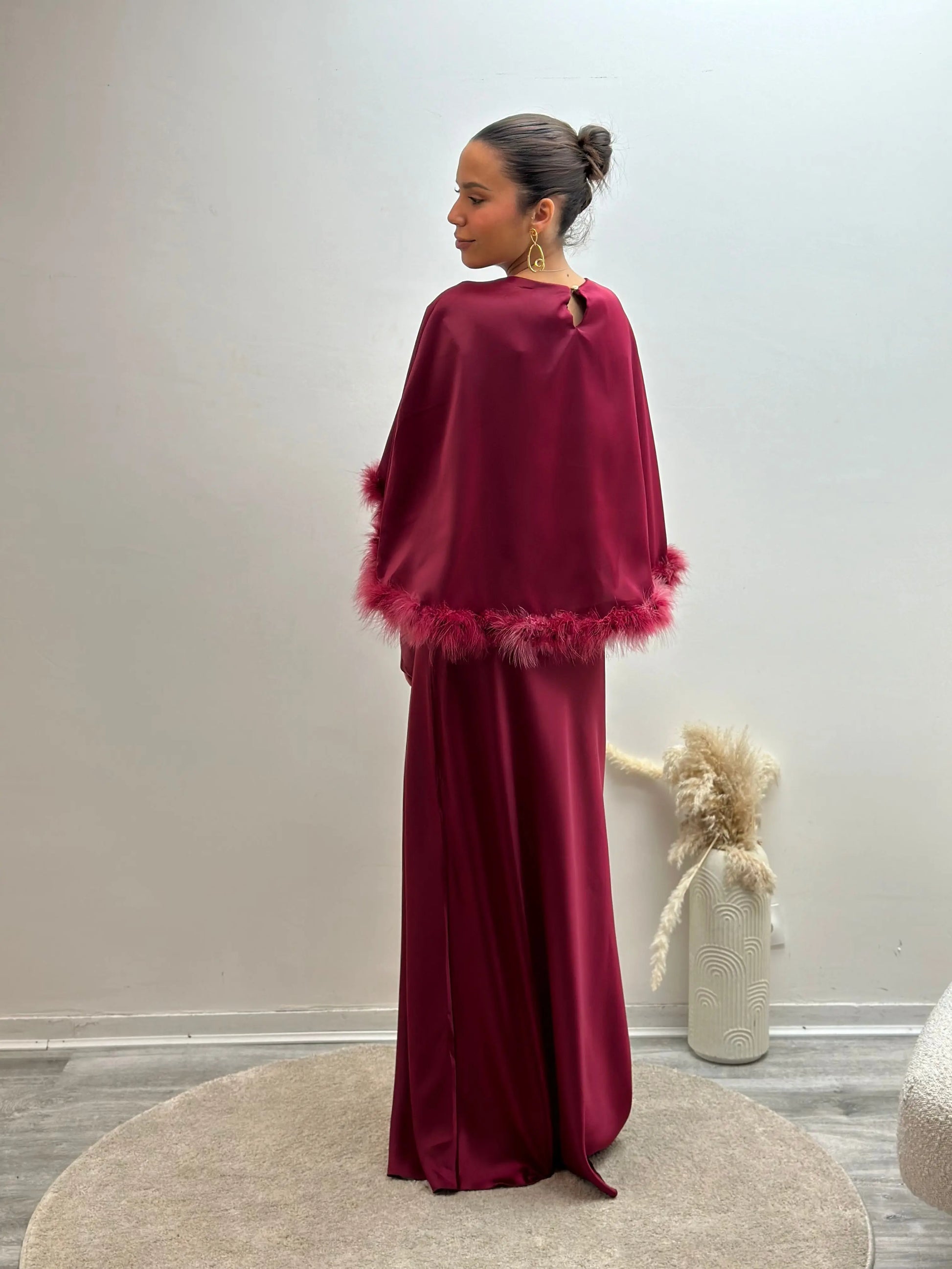 Robe à plumes en satin Emely Miss Chadou