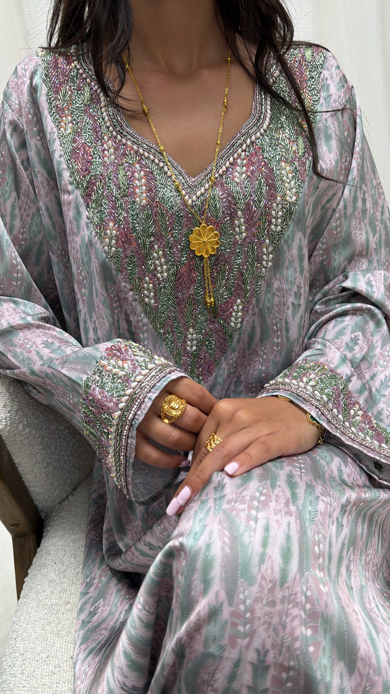 Makhaweer Dubai mauve et vert, robe émiratie de cérémonie en soie italienne fait main — Miss Chadou