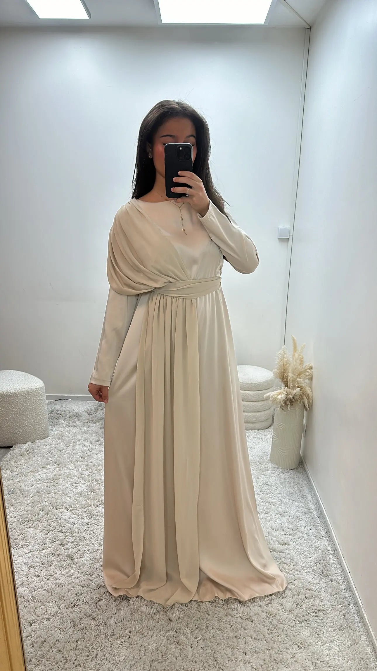 Abendkleid aus beigem Inaya-Satin