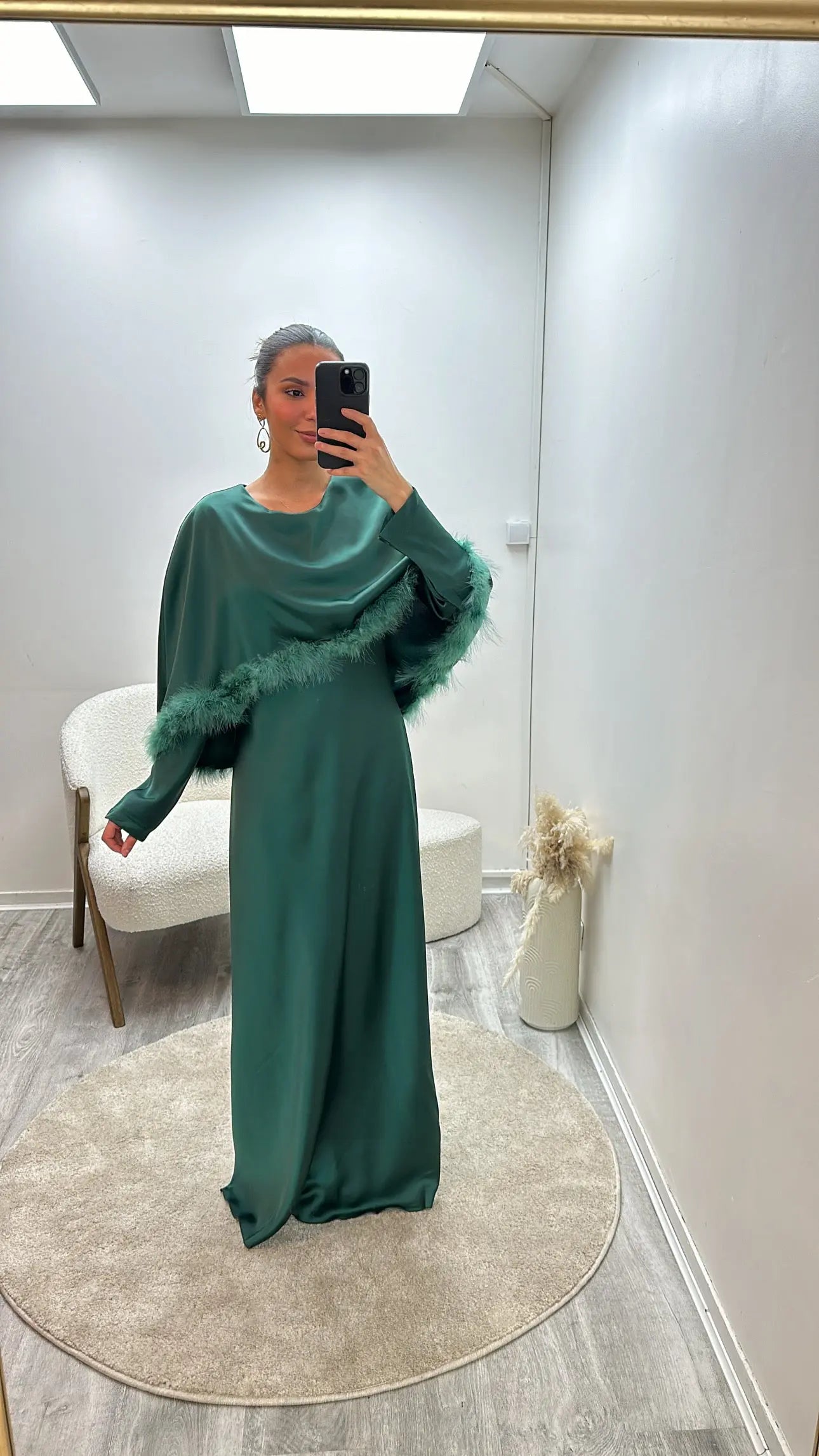 Robe à plumes en satin Emely Miss Chadou