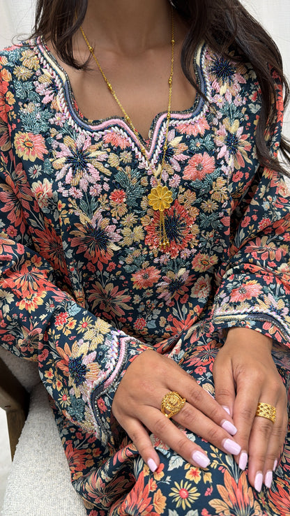 Makhaweer Dubai imprimé floral multicolore, robe émiratie de cérémonie fait main — Miss Chadou
