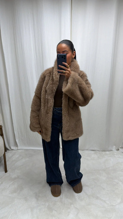 Veste en Fausse Fourrure Premium – Taupe Chaud MissChadou