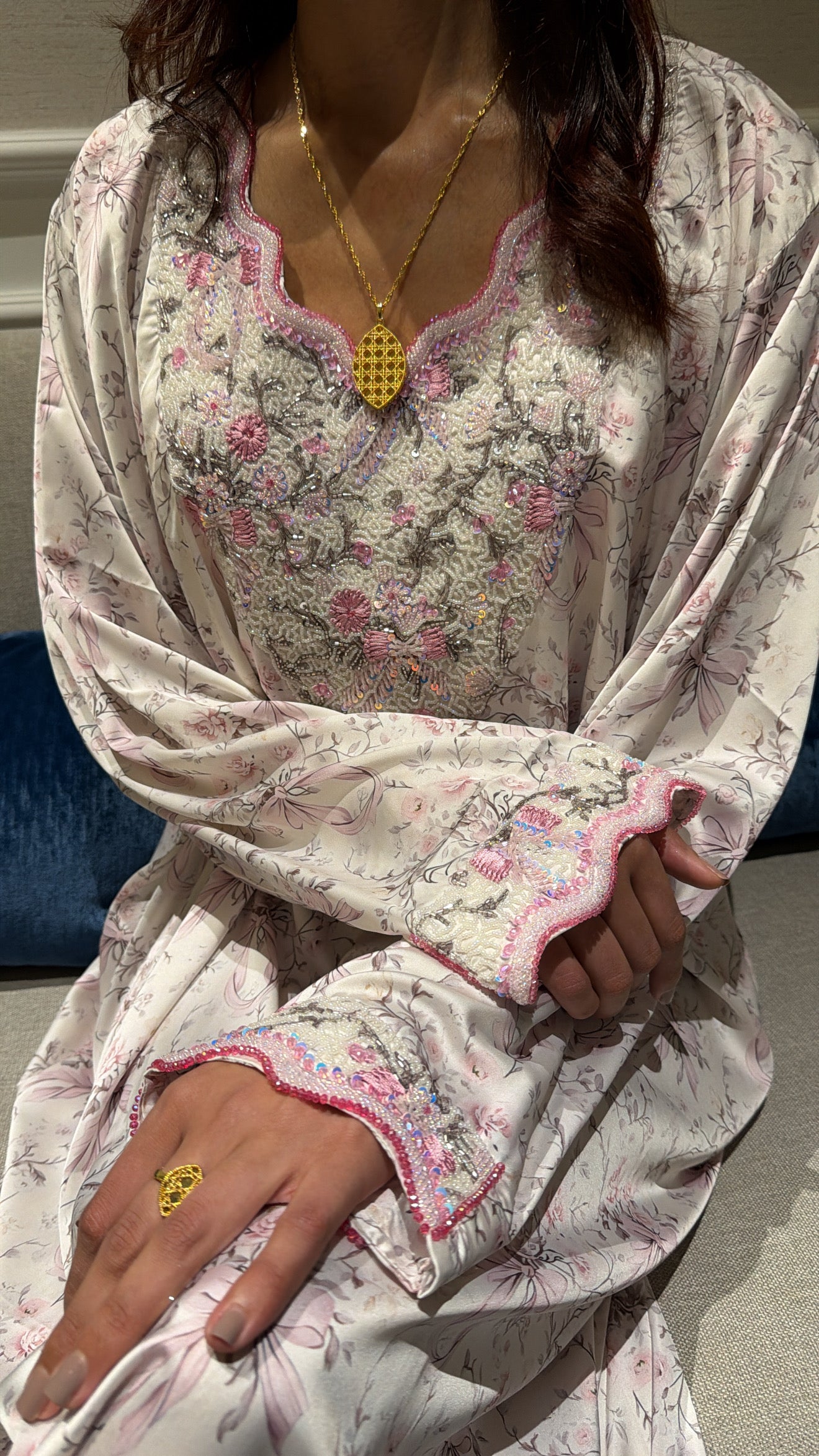 Makhaweer Brodé Ivoire Fleuri Rose – Soie Italienne