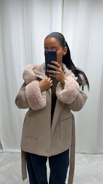 Manteau Fausse Fourrure  – Beige Rosé MissChadou