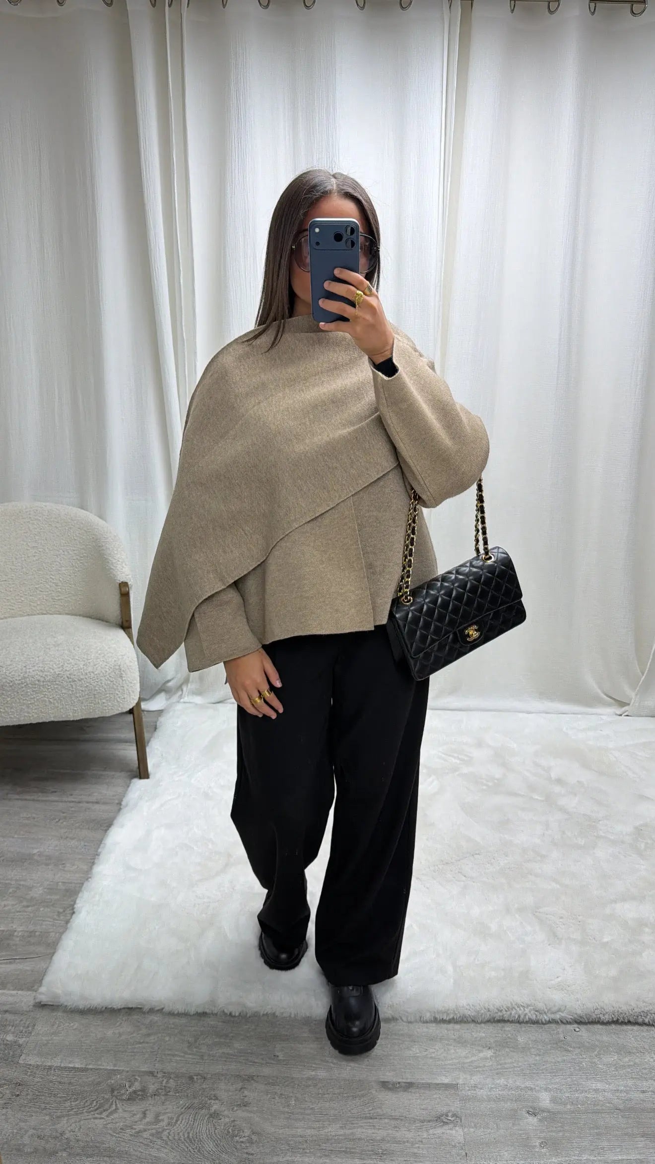 Cardigan Cape Premium en Laine avec Écharpe Intégrée – Coupe Asymétrique MissChadou