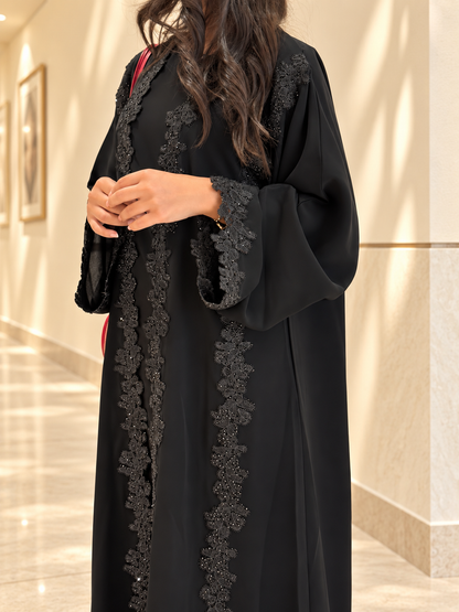 Abaya kimono Mirdif noir en dentelle guipure, tailles T52 à T62 – Miss Chadou