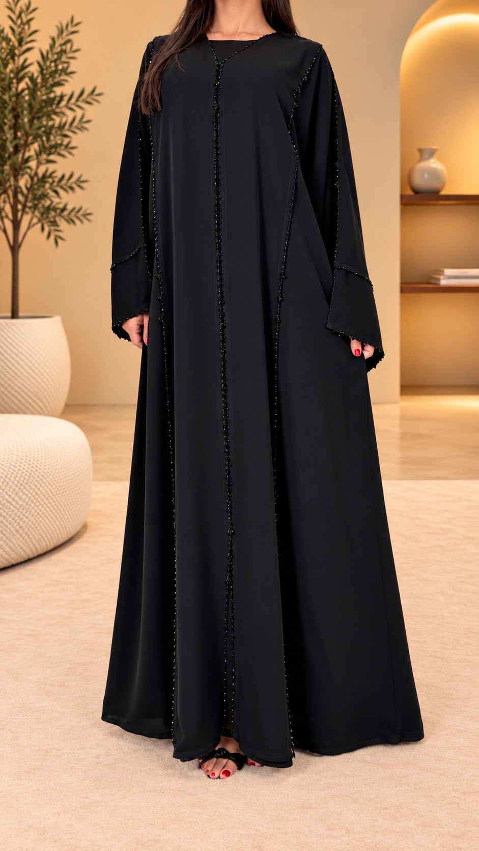 Abaya Gajda noire ouverte sur sa robe intérieure assortie, Nidah Coréen premium