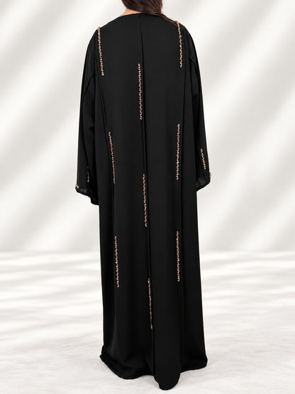 Abaya Nimat noire vue de dos en pied, lignes de cristaux sur toute la hauteur